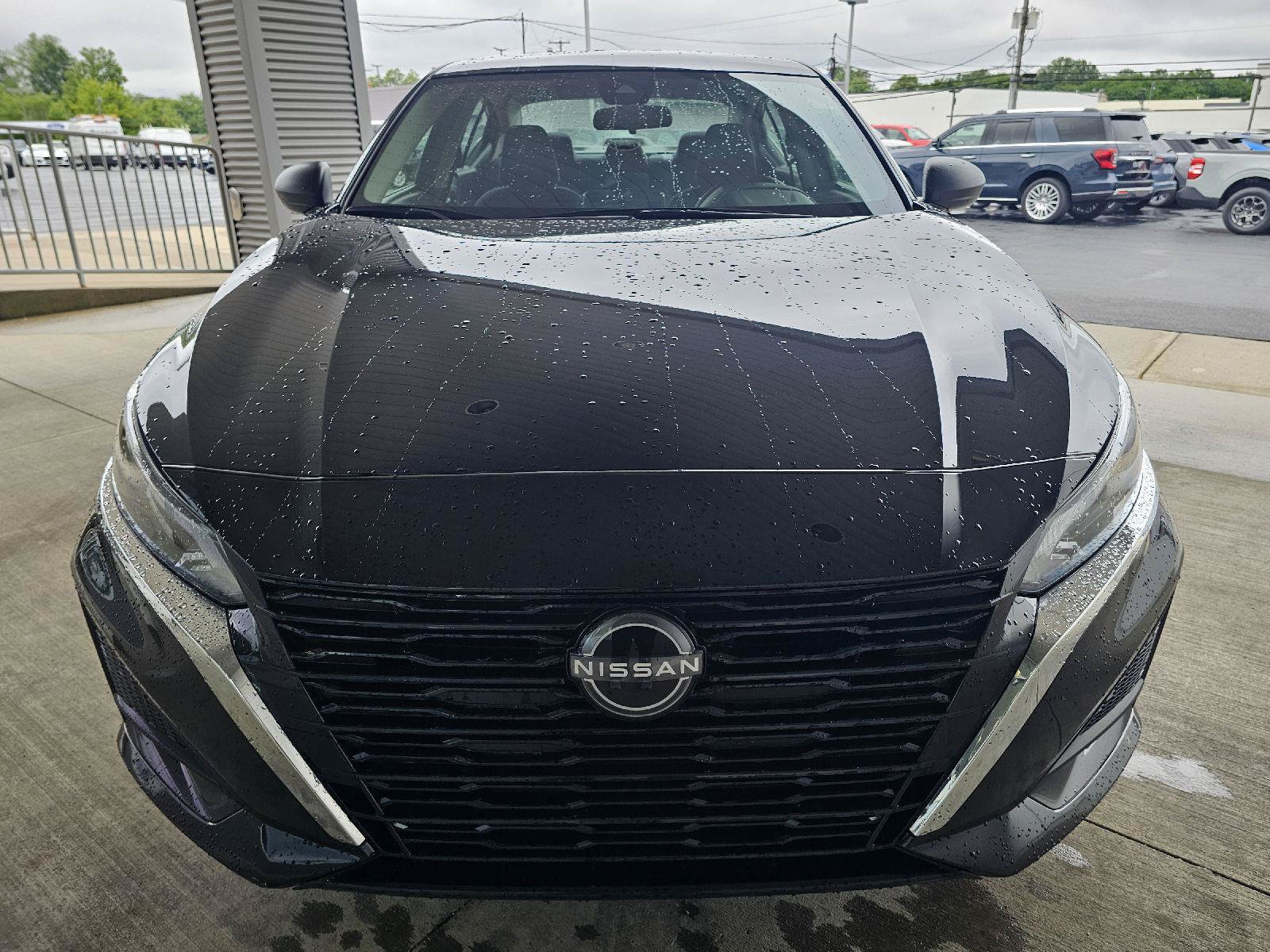 Used 2024 Nissan Altima 2.5 SV FWD image 8