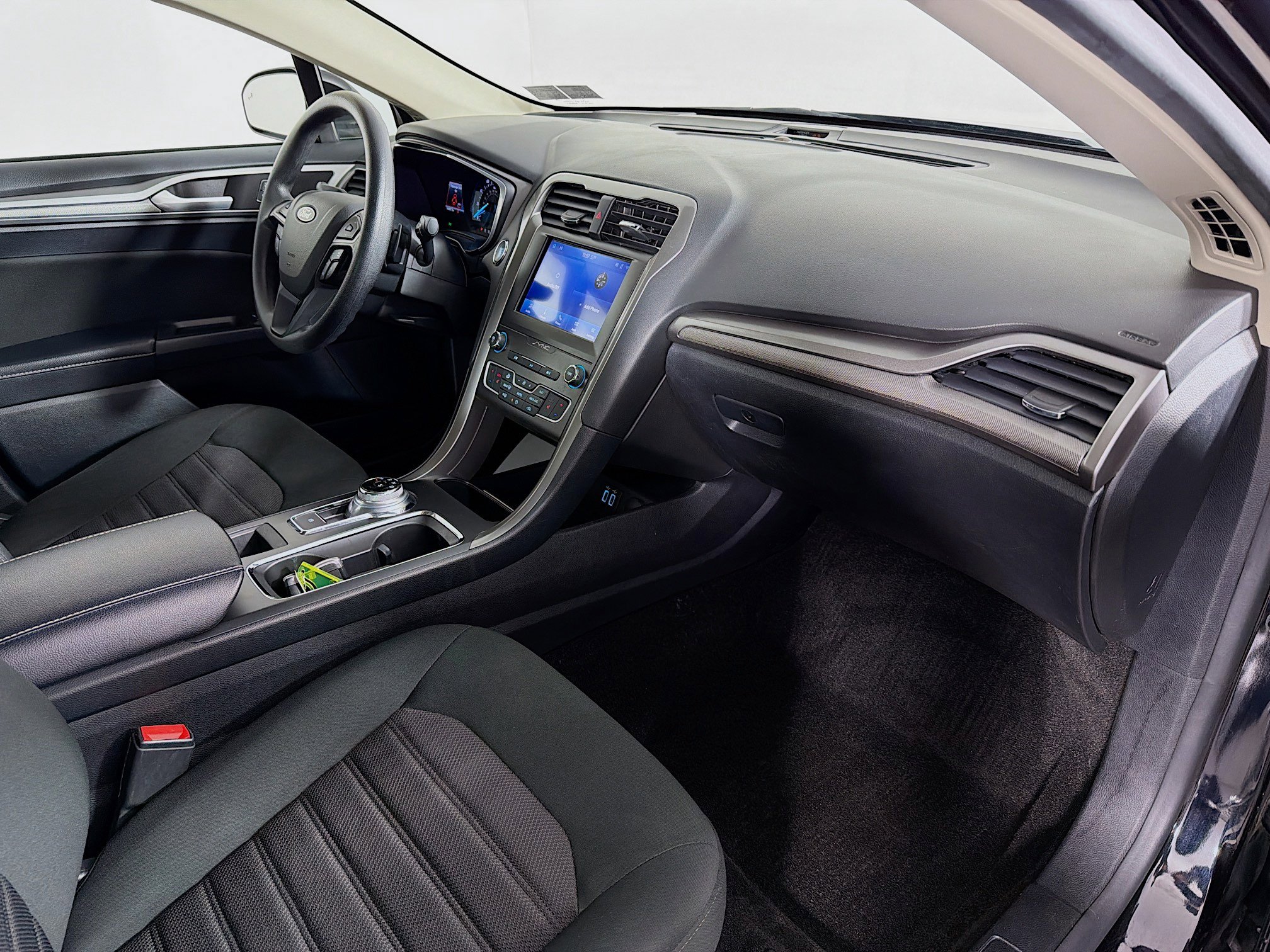 Used 2020 Ford Fusion SE image 28