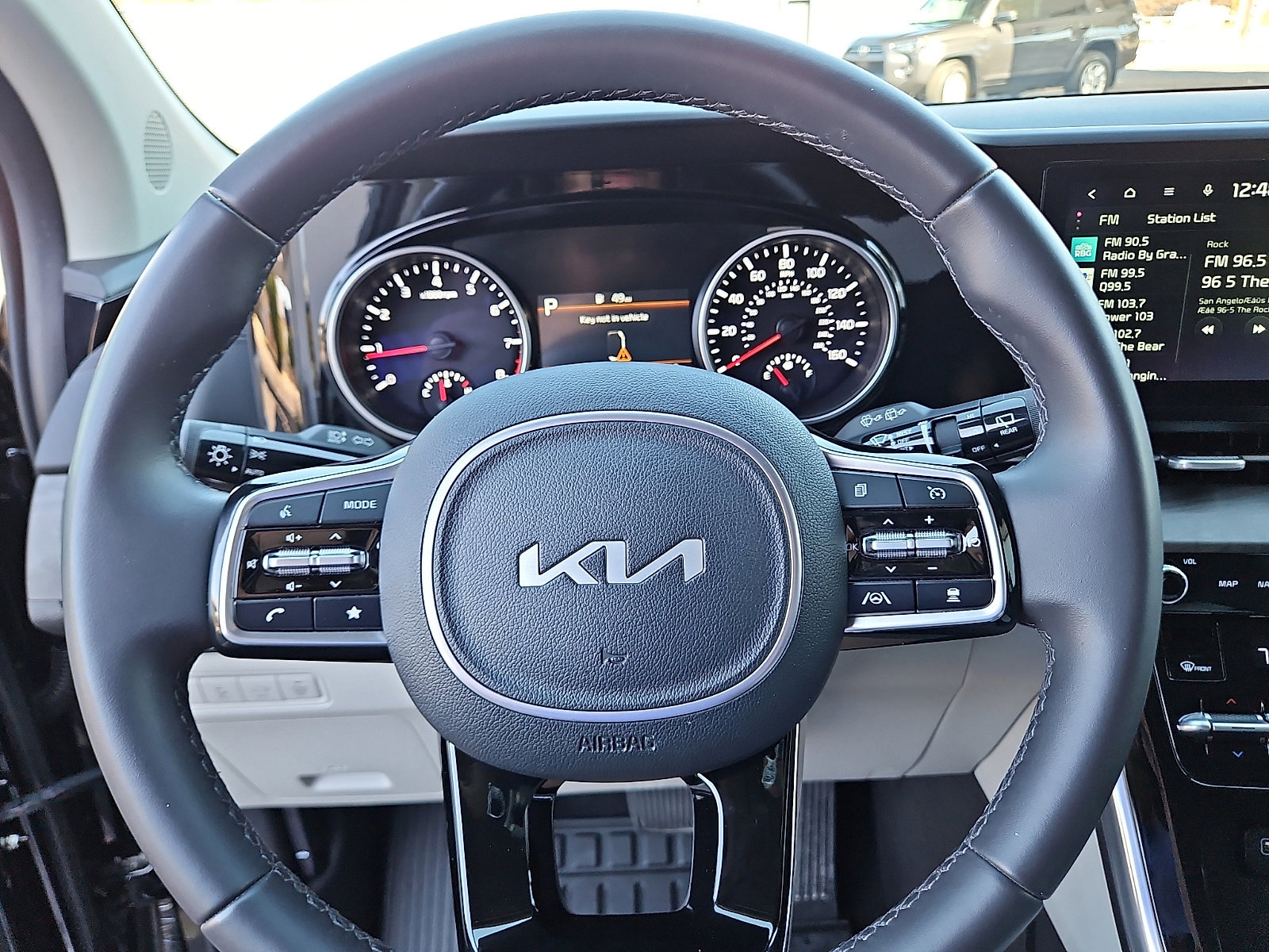 Used 2024 Kia Carnival EX image 15