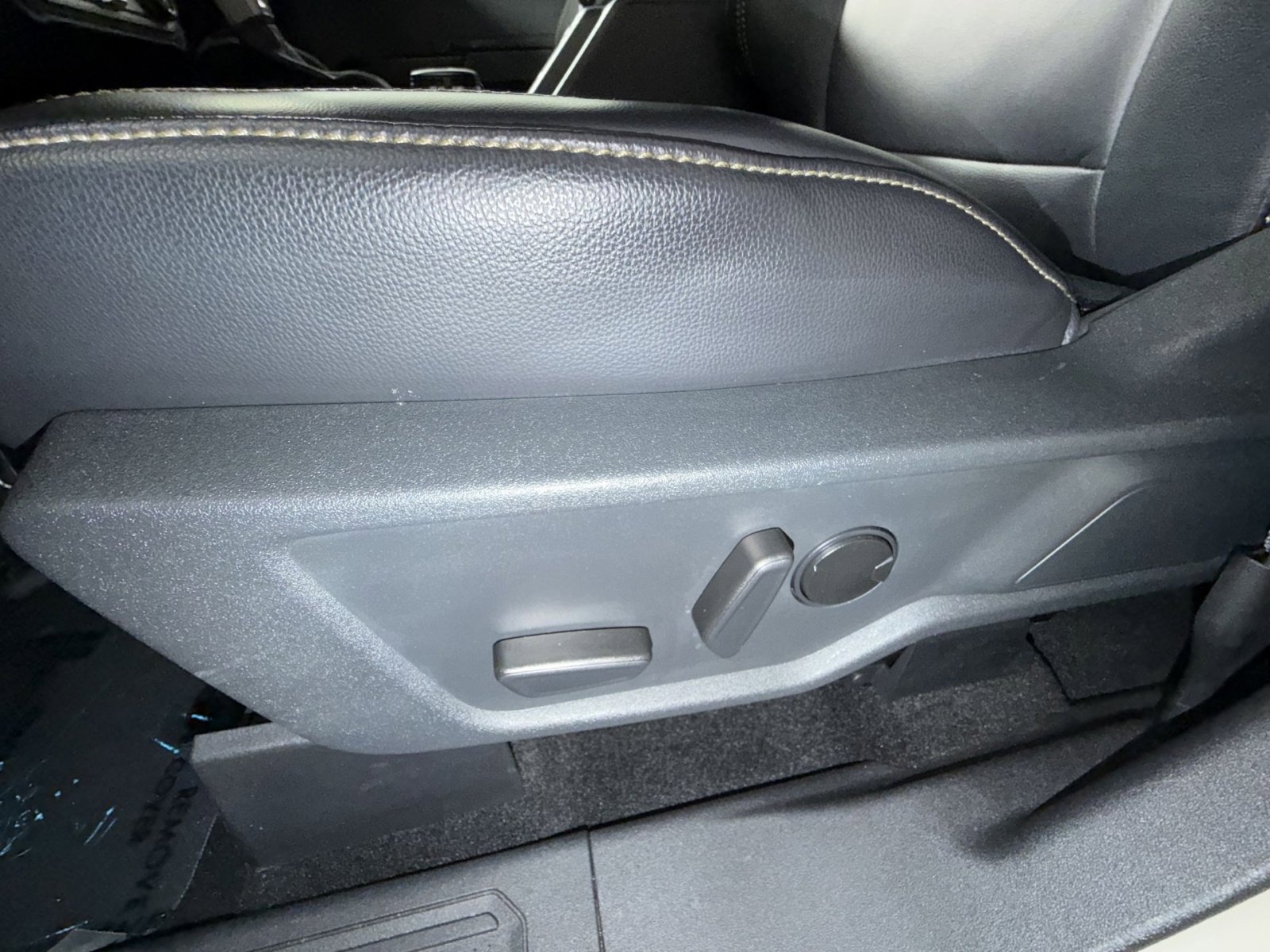 Used 2025 Ford Bronco Badlands image 14