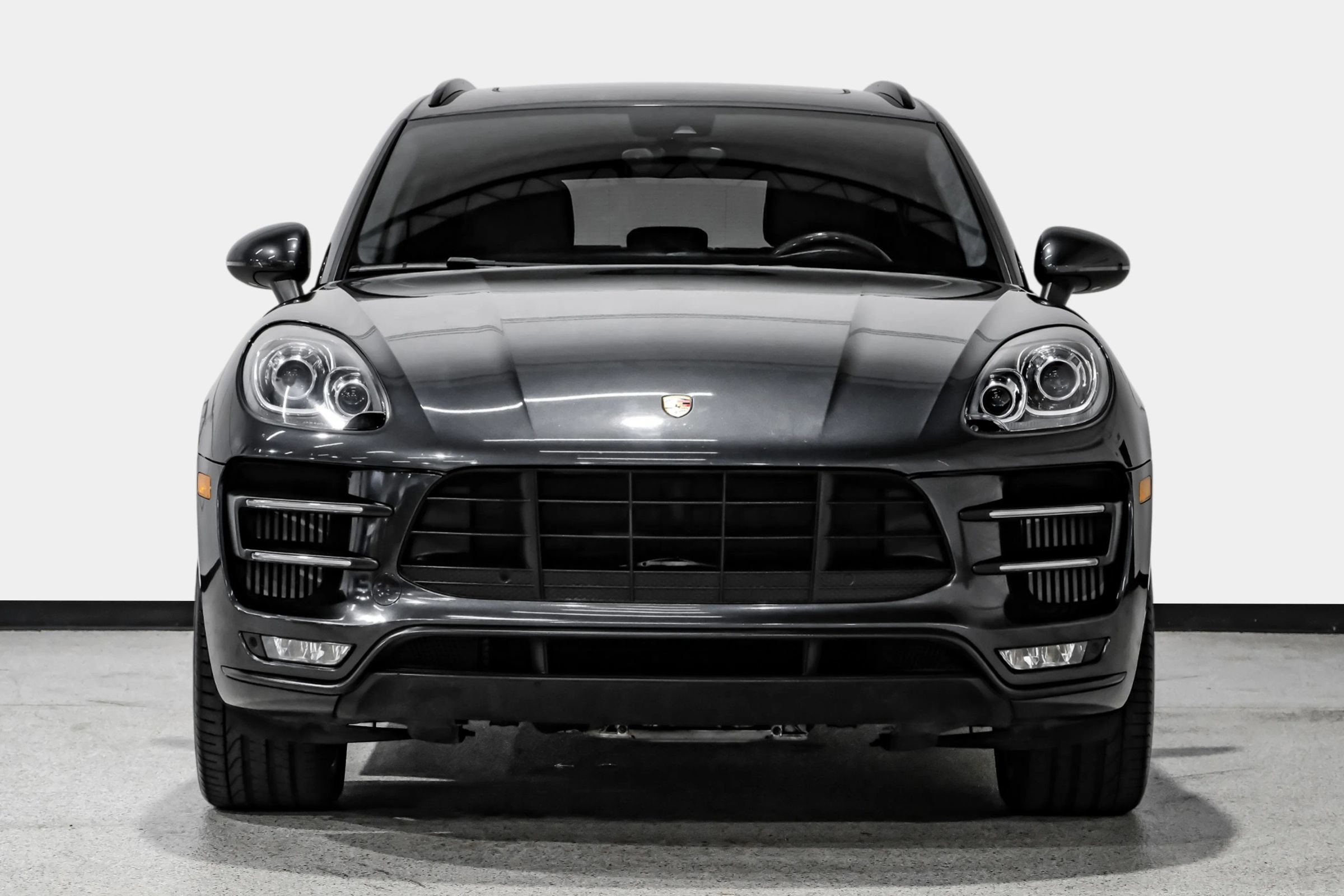 Used 2017 Porsche Macan Turbo AWD/4WD image 3