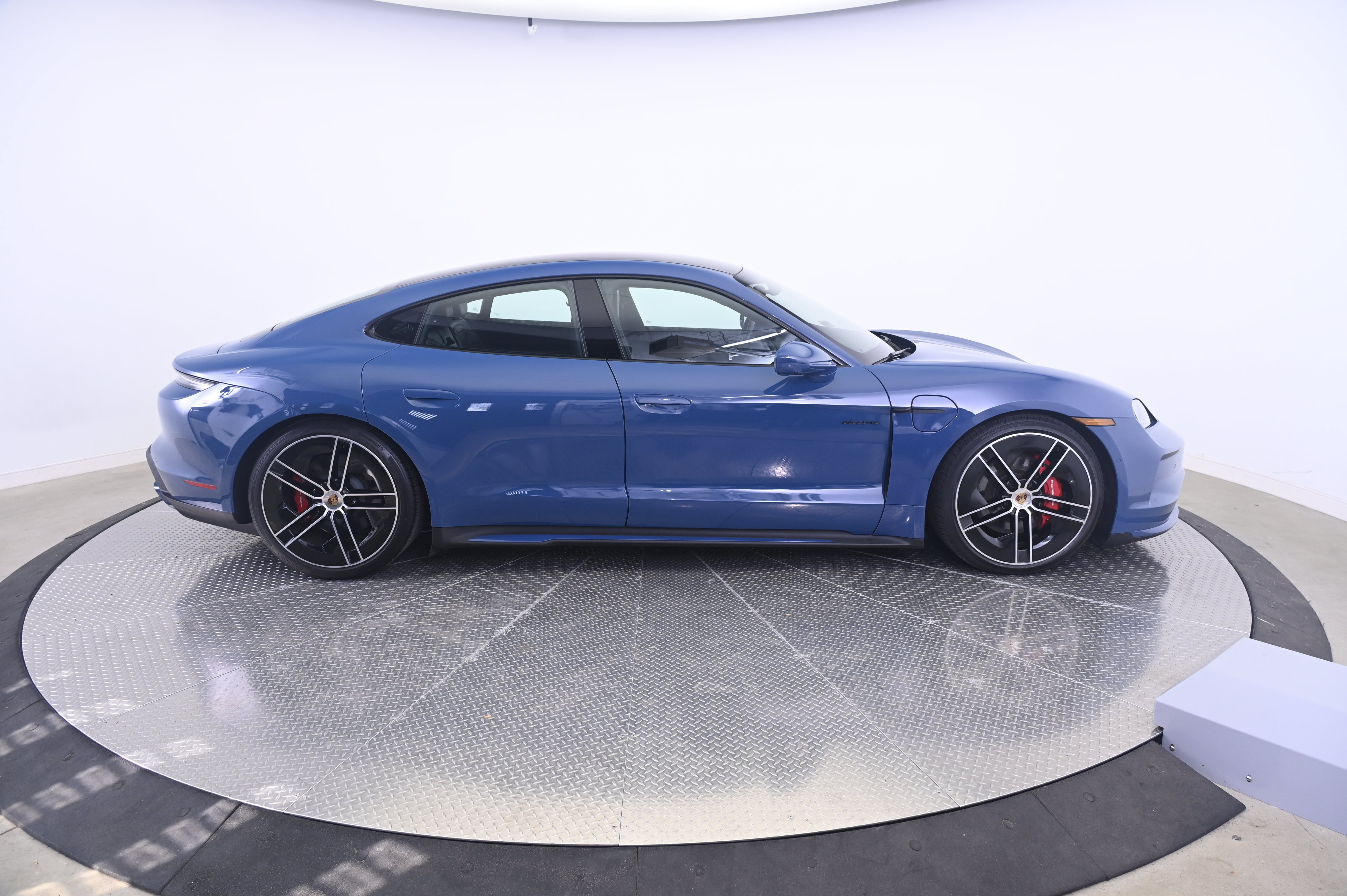 Certified 2025 Porsche Taycan 4S AWD/4WD image 8