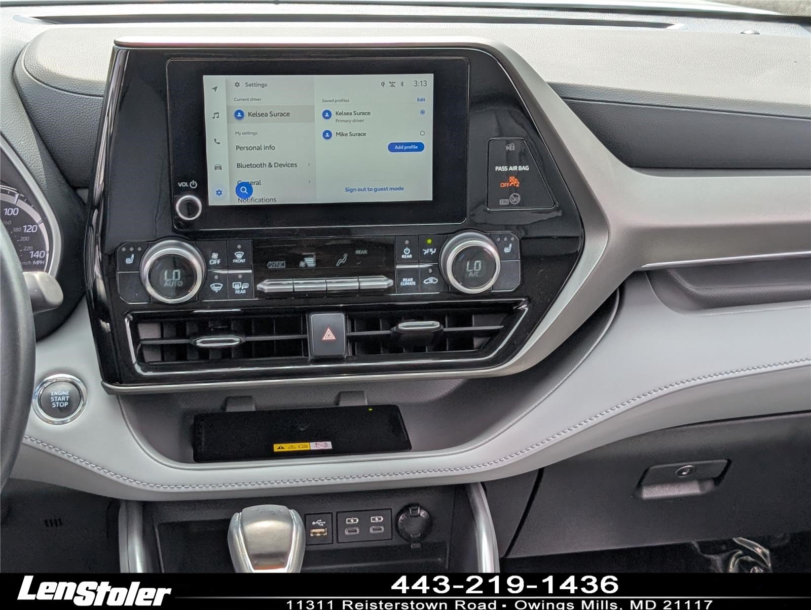 Used 2023 Toyota Highlander XLE AWD/4WD image 19