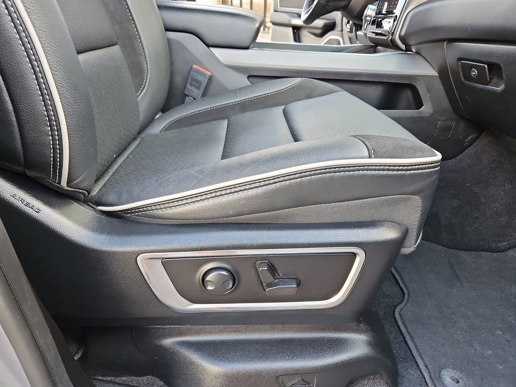 Used 2025 RAM 1500 Laramie image 28