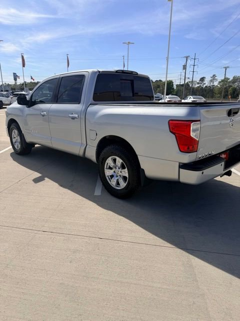 Used 2018 Nissan Titan SV w/ SV Convenience Package image 3