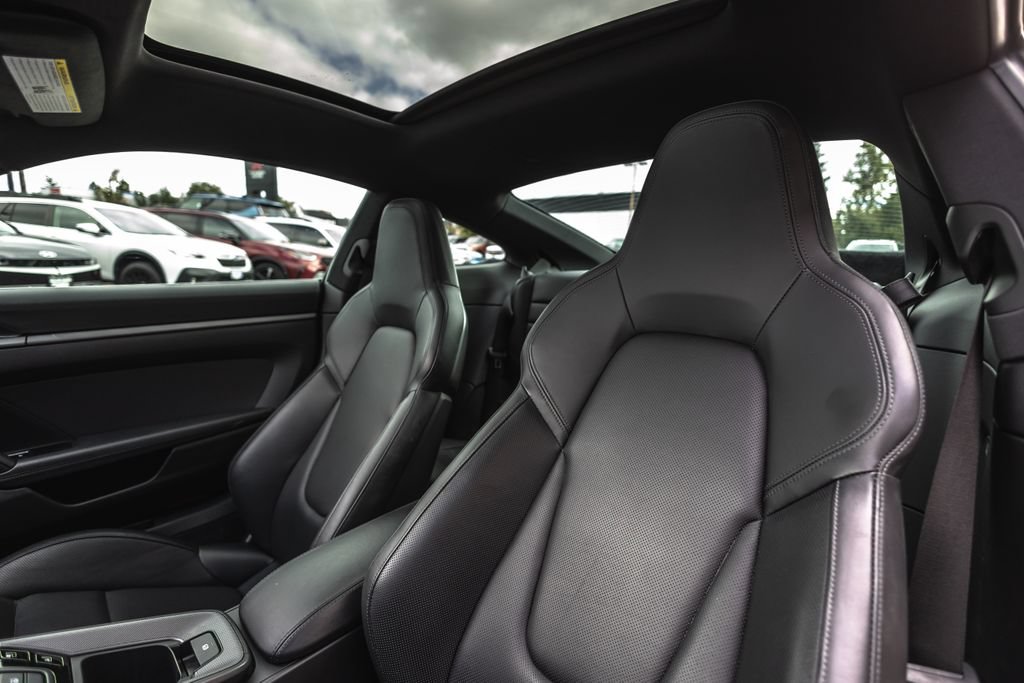 Used 2020 Porsche 911 Carrera 4S AWD/4WD image 17