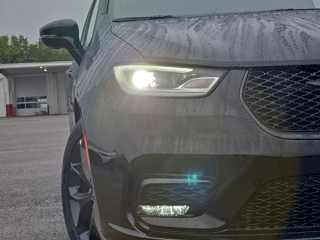 New 2026 Chrysler Pacifica Limited w/ S Appearance Package image 9