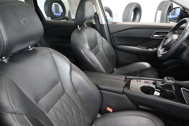 Used 2021 Nissan Rogue Platinum FWD image 9