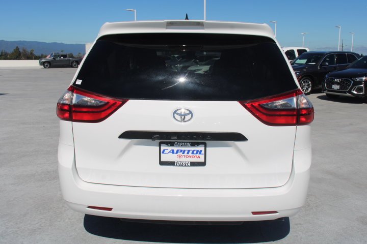 Used 2020 Toyota Sienna L FWD image 4