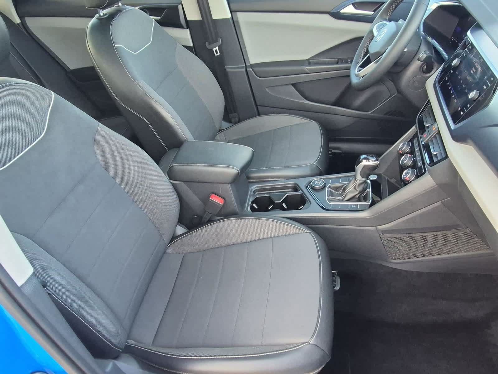 Used 2023 Volkswagen Taos SE w/ Panoramic Sunroof Package AWD/4WD image 22