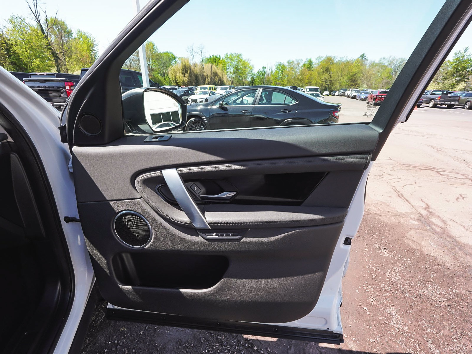 Used 2020 Land Rover Discovery Sport SE AWD/4WD image 11