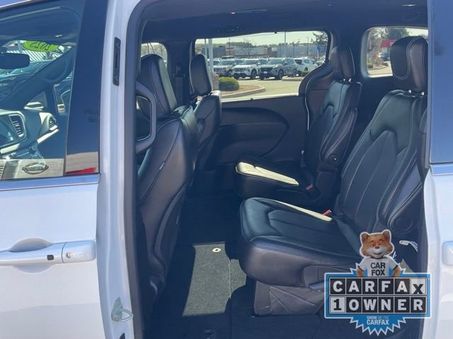 Used 2025 Chrysler Pacifica Select image 13