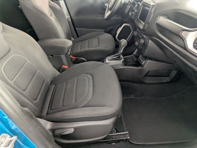 Used 2020 Jeep Renegade Latitude FWD image 30