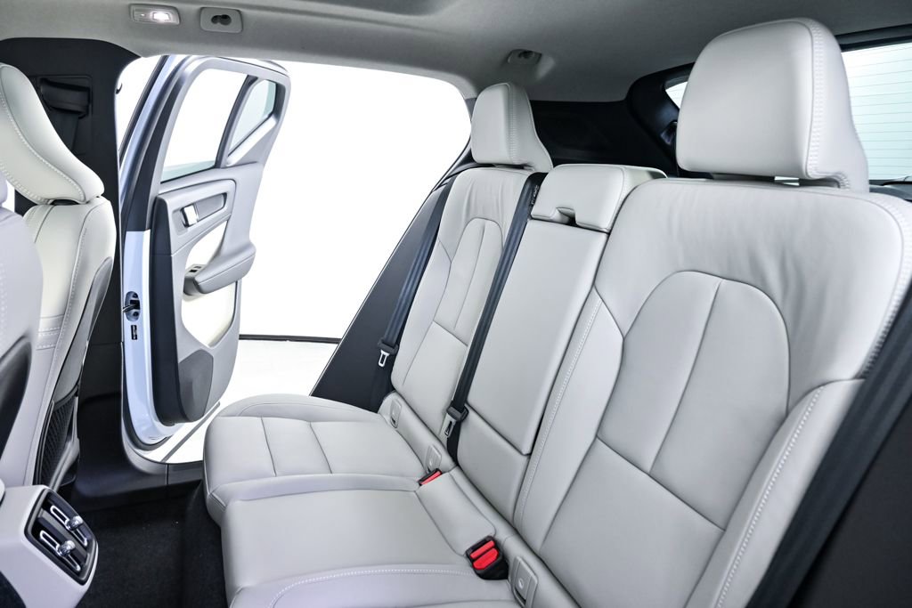 New 2026 Volvo XC40 B5 Ultra w/ Climate Package image 21