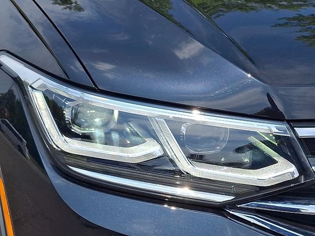 Used 2023 Volkswagen Tiguan SEL R-Line AWD/4WD image 10