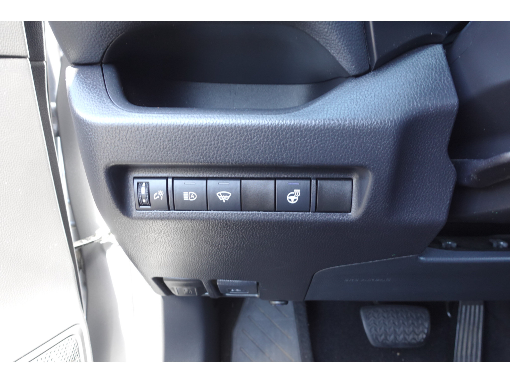 Used 2021 Toyota RAV4 XLE w/ XLE Grade Weather Package FWD image 12