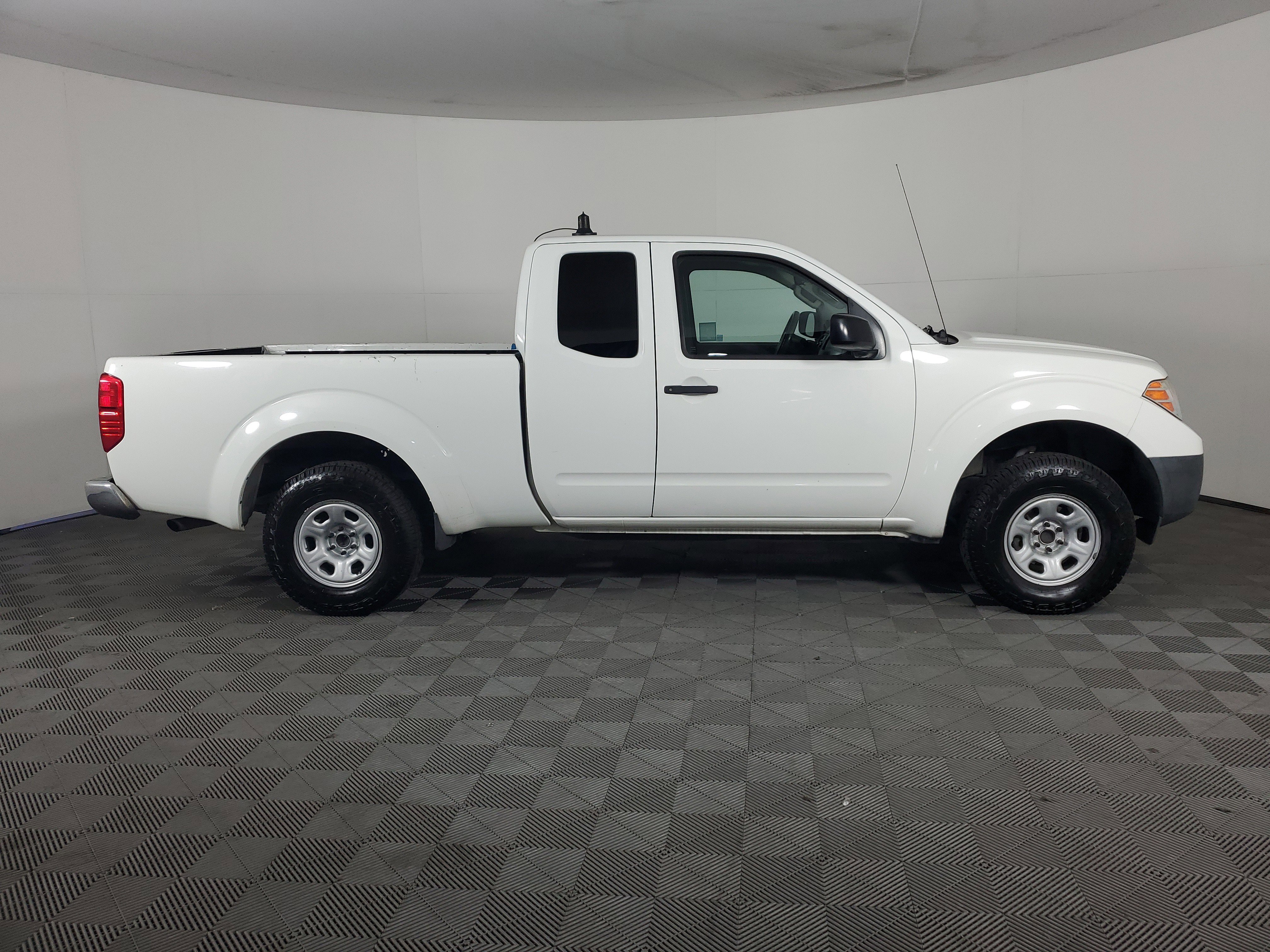 Used 2016 Nissan Frontier S RWD image 3