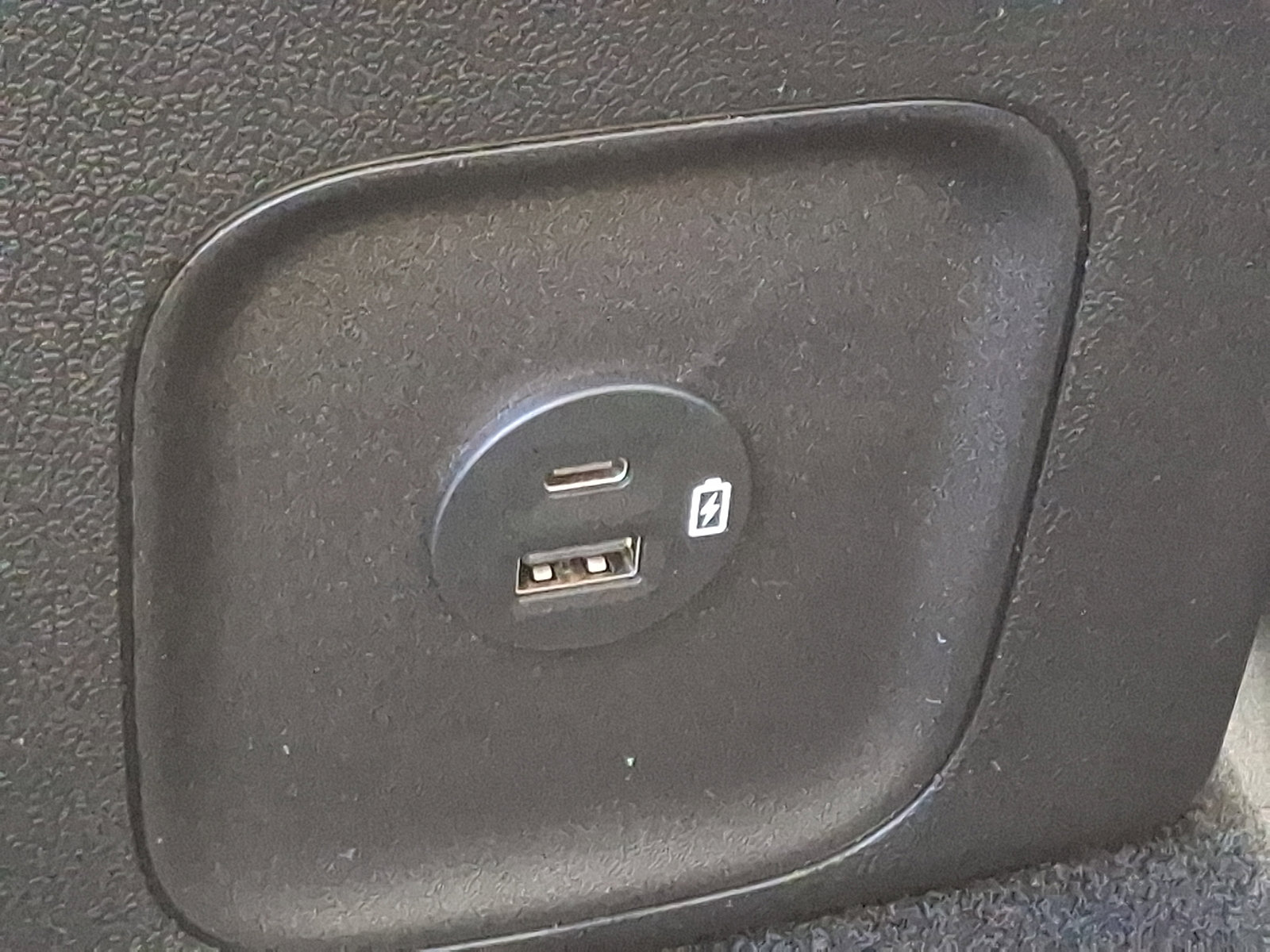 Used 2022 Ford Escape Titanium w/ Class II Trailer Tow Package image 11