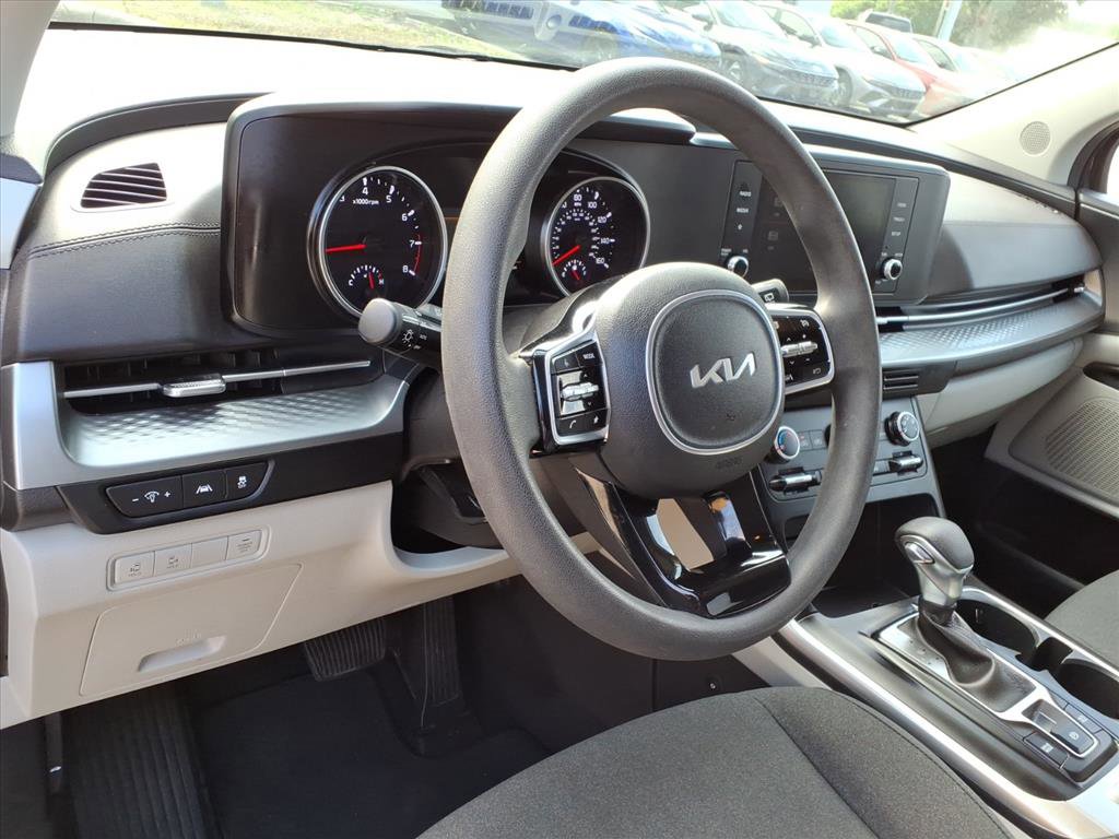 Used 2024 Kia Carnival LX image 13