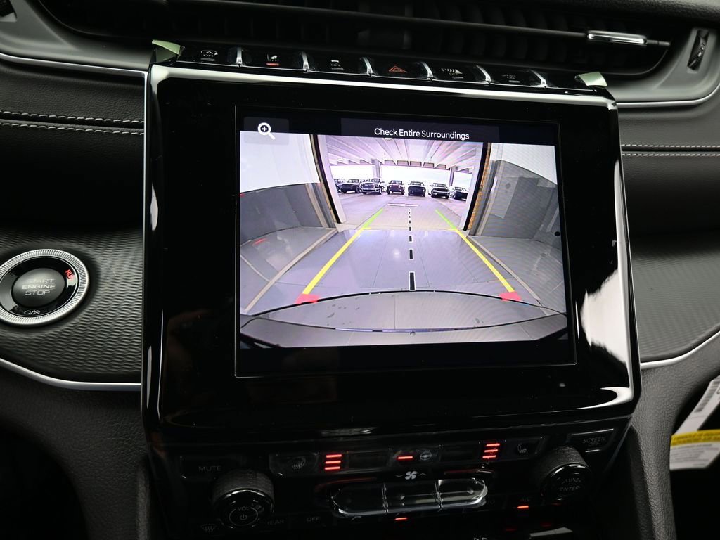 Used 2024 Jeep Grand Cherokee L Laredo w/ Luxury Tech Group I image 17