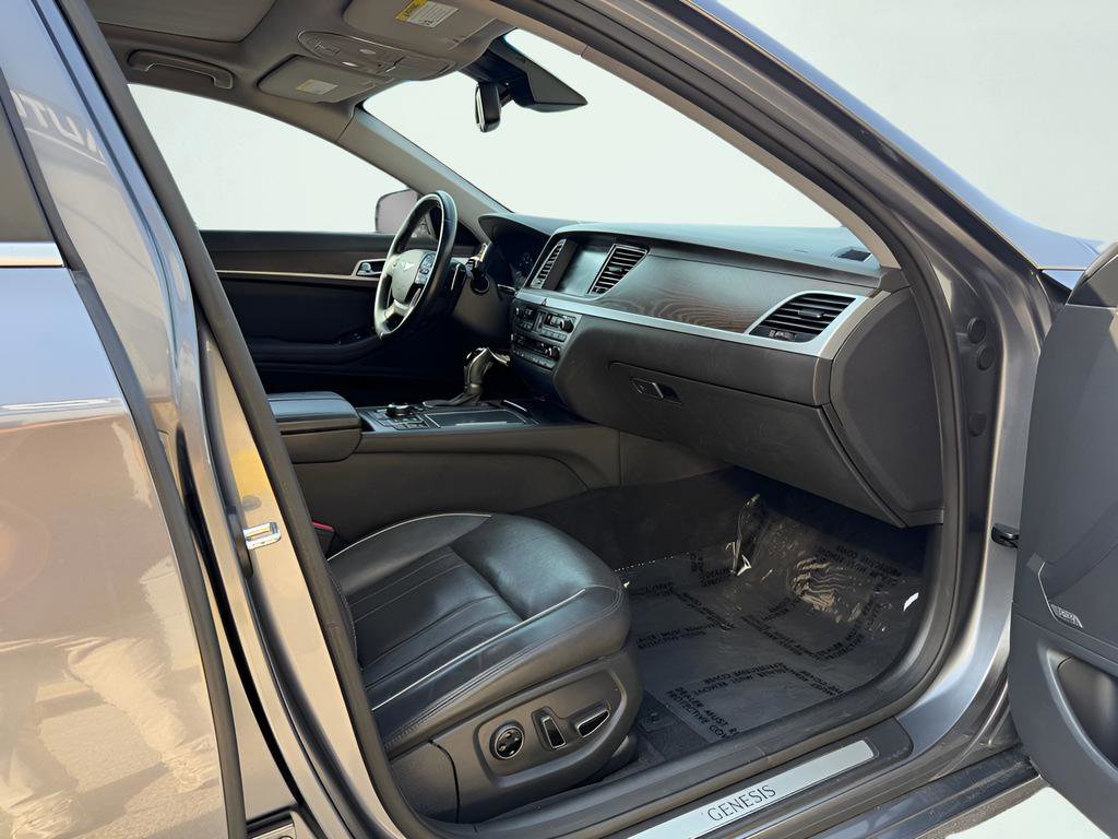 Used 2015 Hyundai Genesis 3.8 w/ Option Group 04 image 30