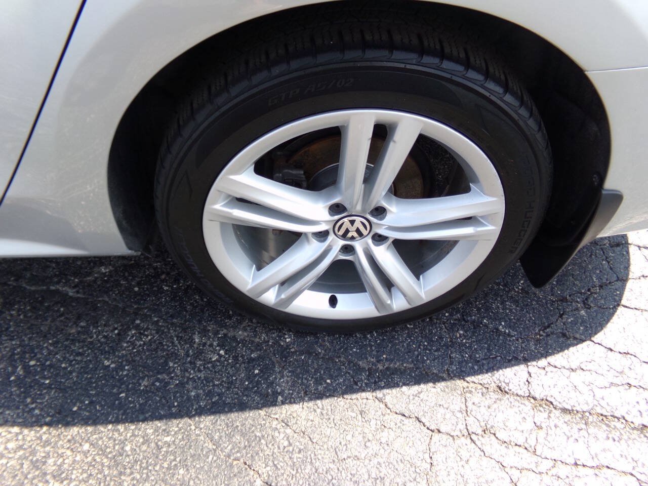 Used 2013 Volkswagen Passat TDI SEL Premium FWD image 38