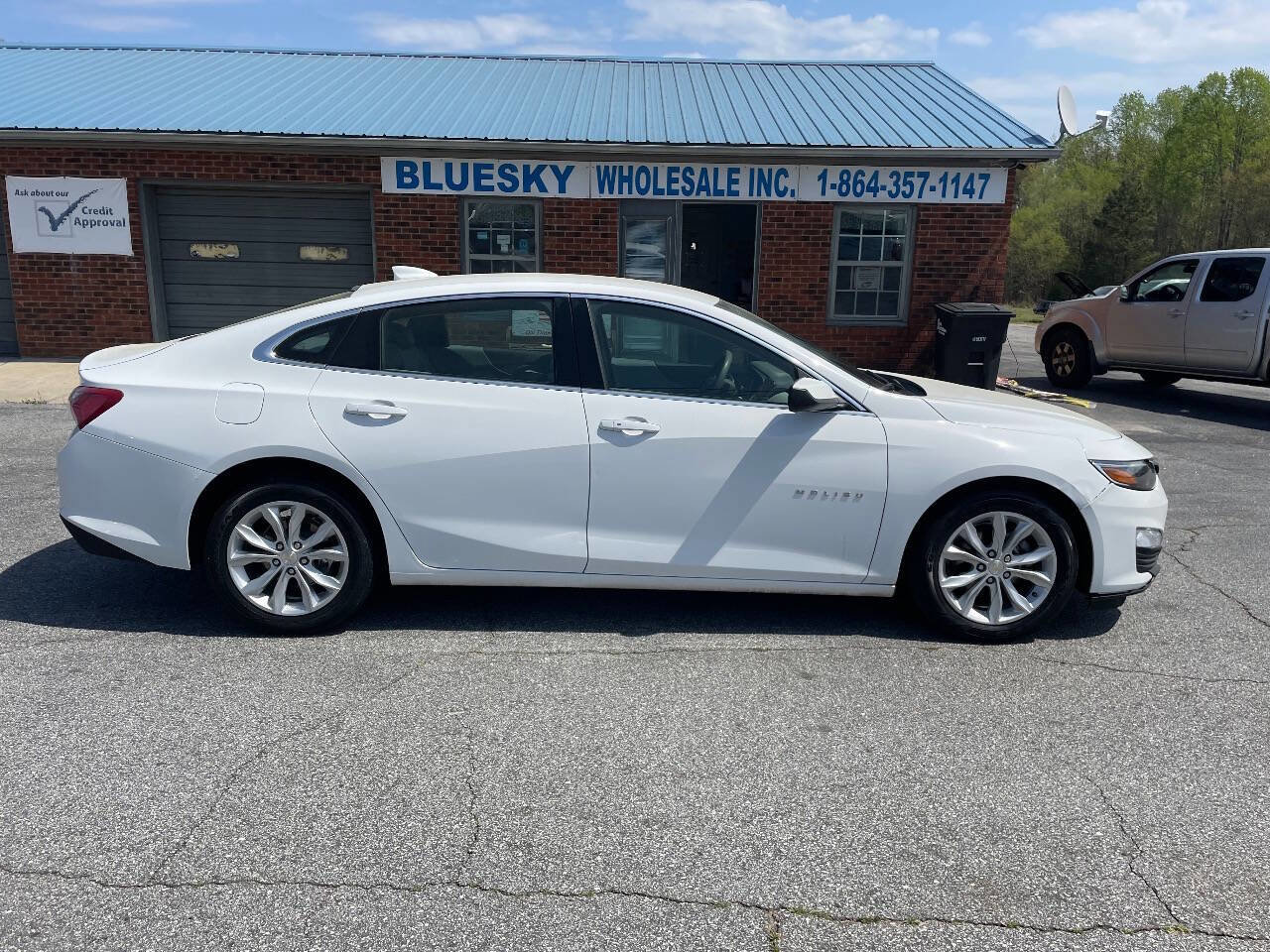 Used 2022 Chevrolet Malibu LT FWD image 1