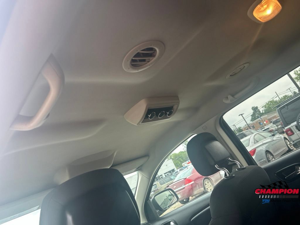 Used 2019 Dodge Journey SE FWD image 13