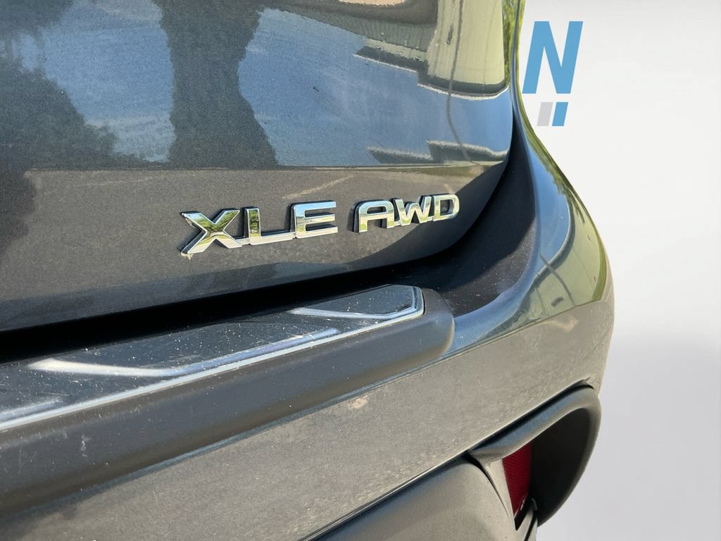 Used 2020 Toyota Highlander XLE AWD/4WD image 23