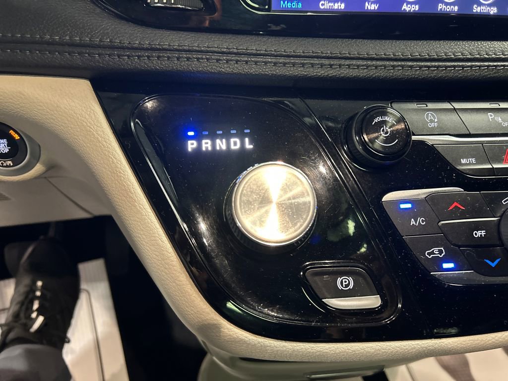 Used 2019 Chrysler Pacifica Limited FWD image 20