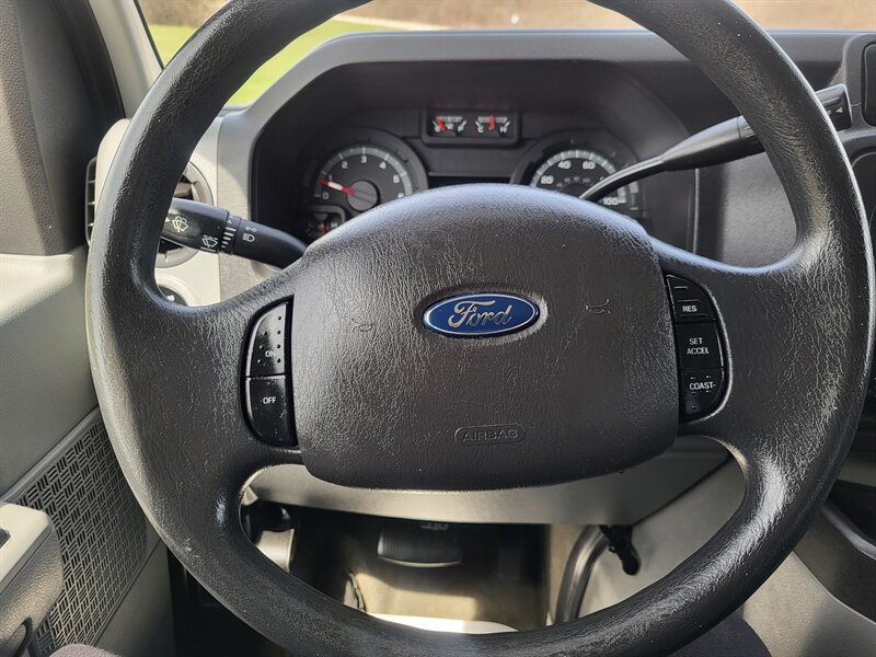 Used 2014 Ford E-350 and Econoline 350 XLT RWD image 19