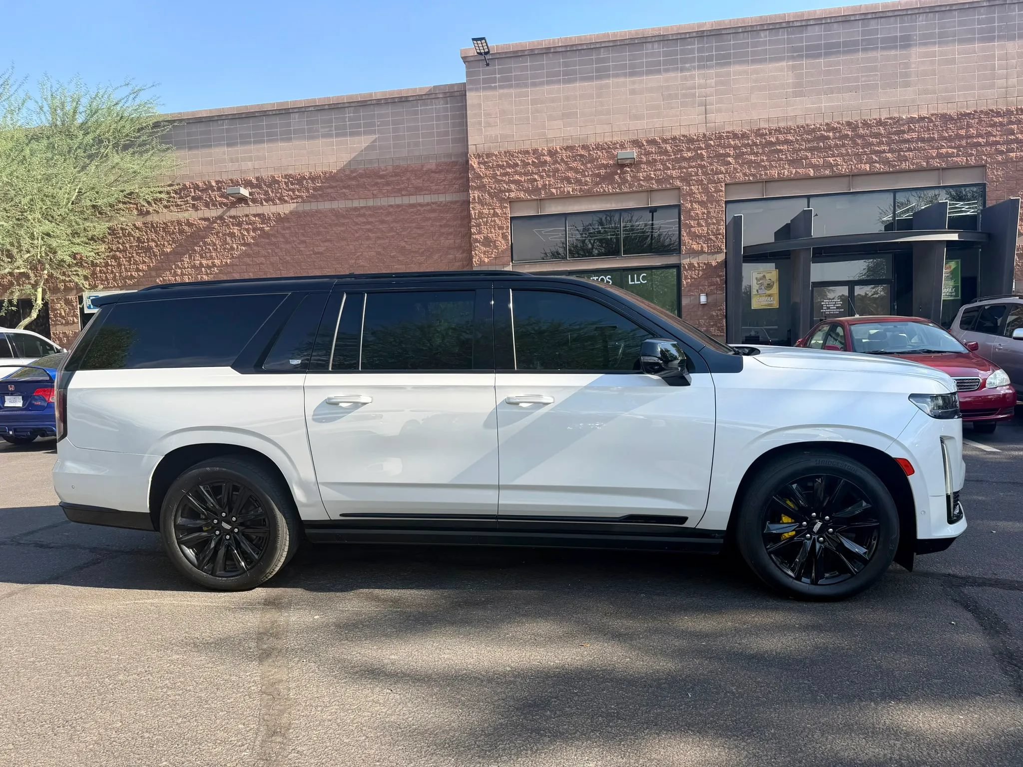 Used 2021 Cadillac Escalade ESV Sport Platinum w/ LPO, ONYX Package AWD/4WD image 4