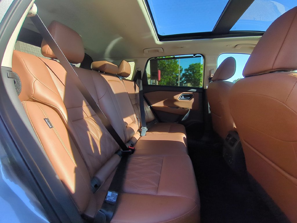 Used 2026 Nissan Rogue Platinum w/ Platinum Premium Package AWD/4WD image 30