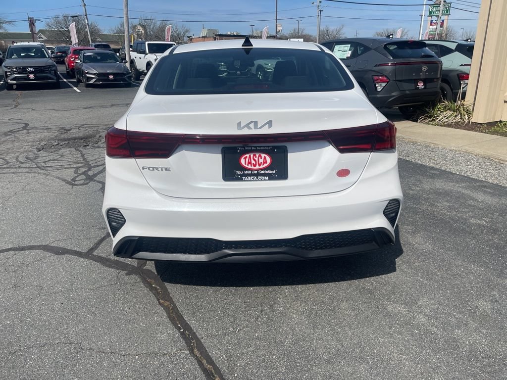 Used 2024 Kia Forte LXS w/ LXS Technology Package FWD image 6