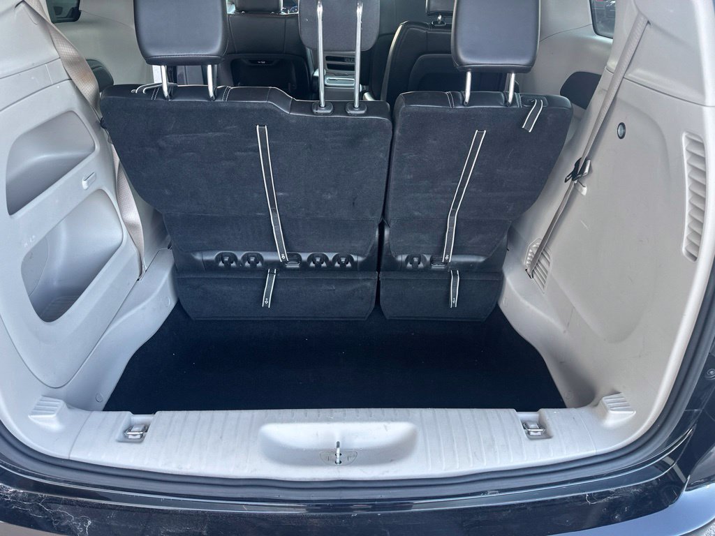 Used 2024 Chrysler Pacifica Touring-L FWD image 11