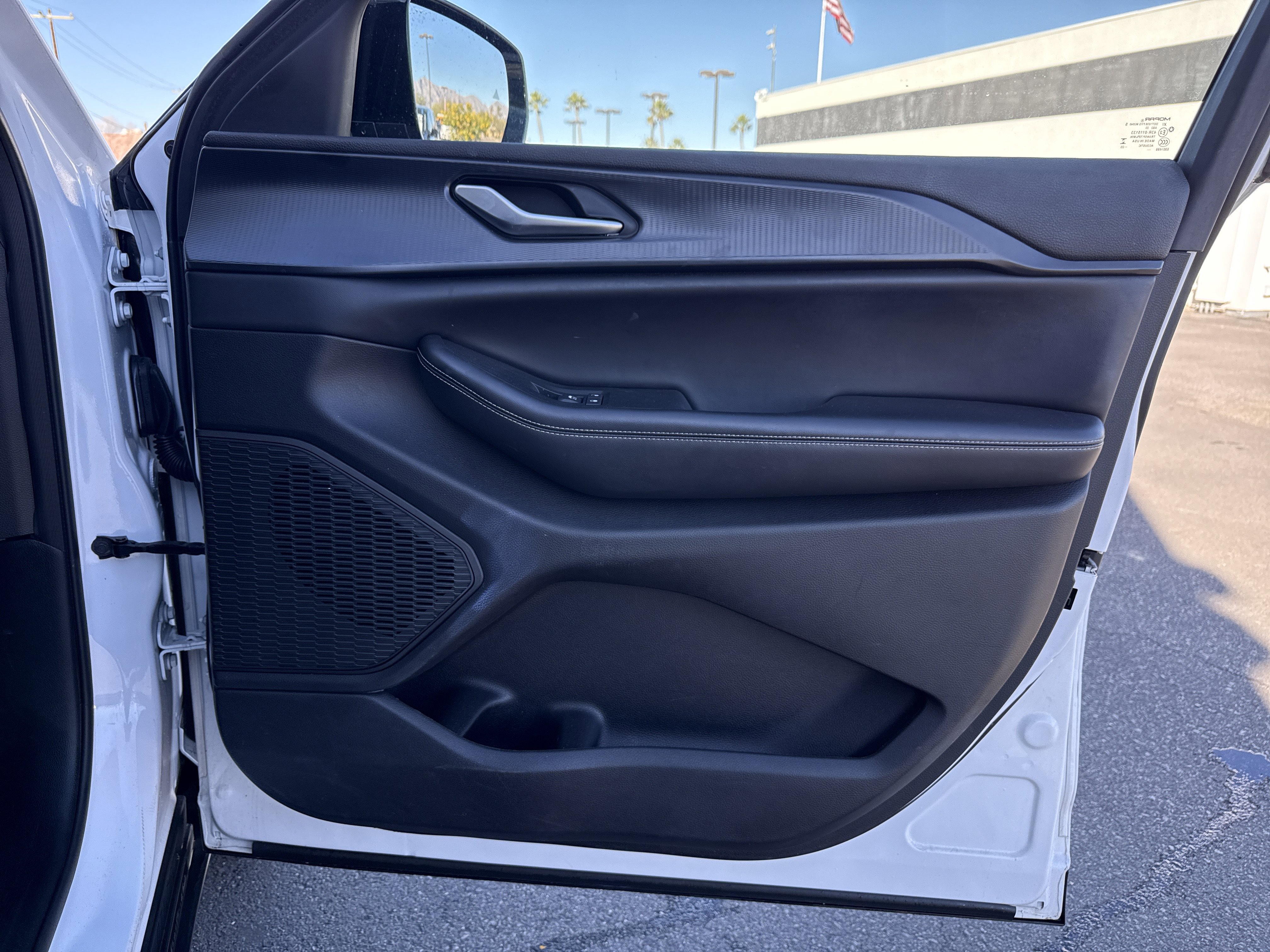 Used 2023 Jeep Grand Cherokee L Laredo image 42