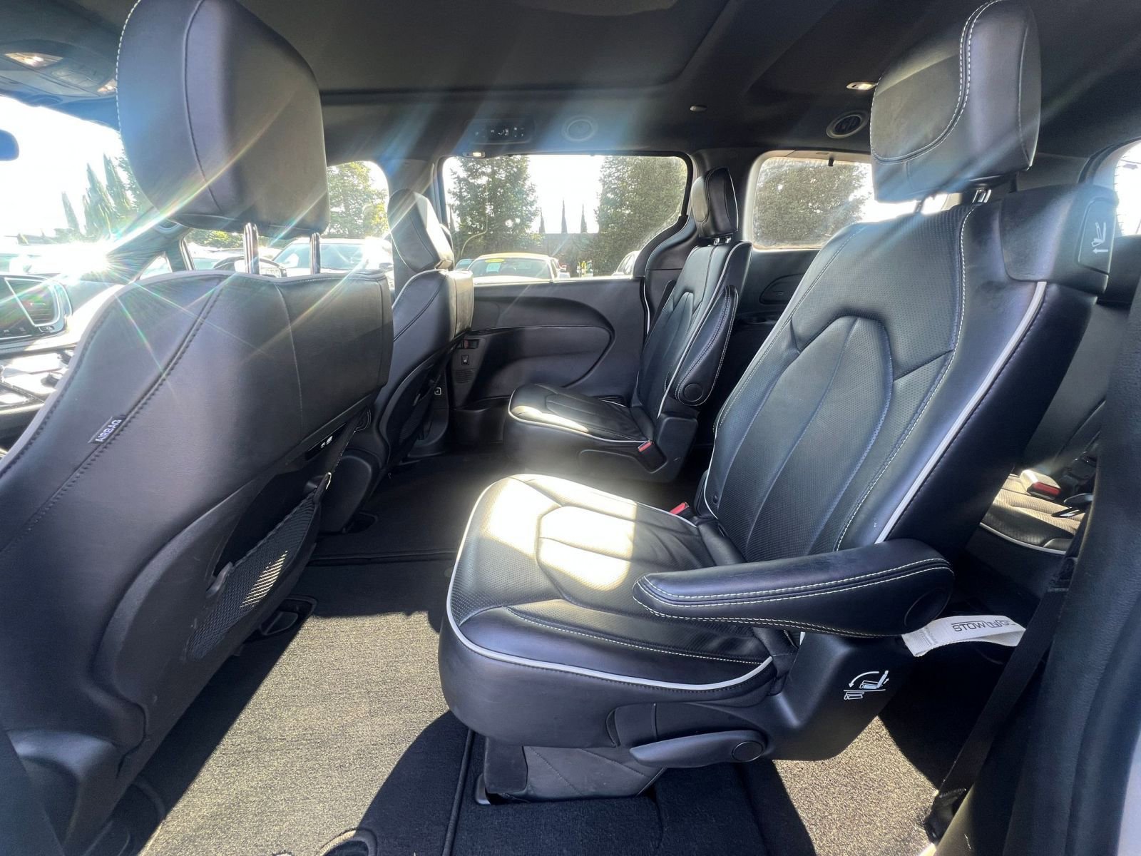 Used 2025 Chrysler Pacifica Limited image 22