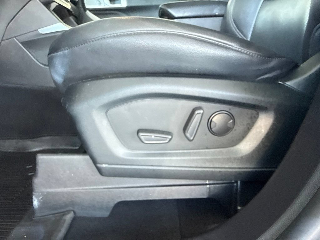 Used 2022 Ford Explorer Limited w/ Equipment Group 301A AWD/4WD image 25