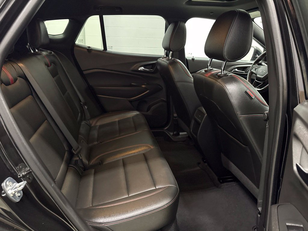 Used 2025 Chevrolet Trax RS w/ Sunroof Package FWD image 33