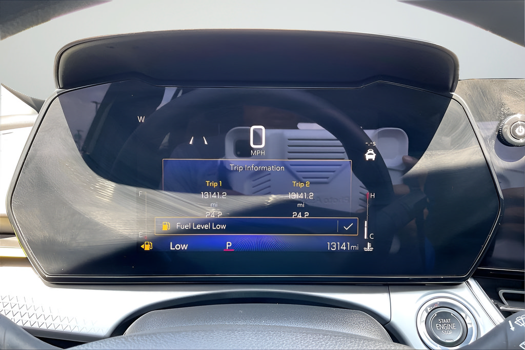 Used 2025 Chevrolet Trax LT FWD image 12