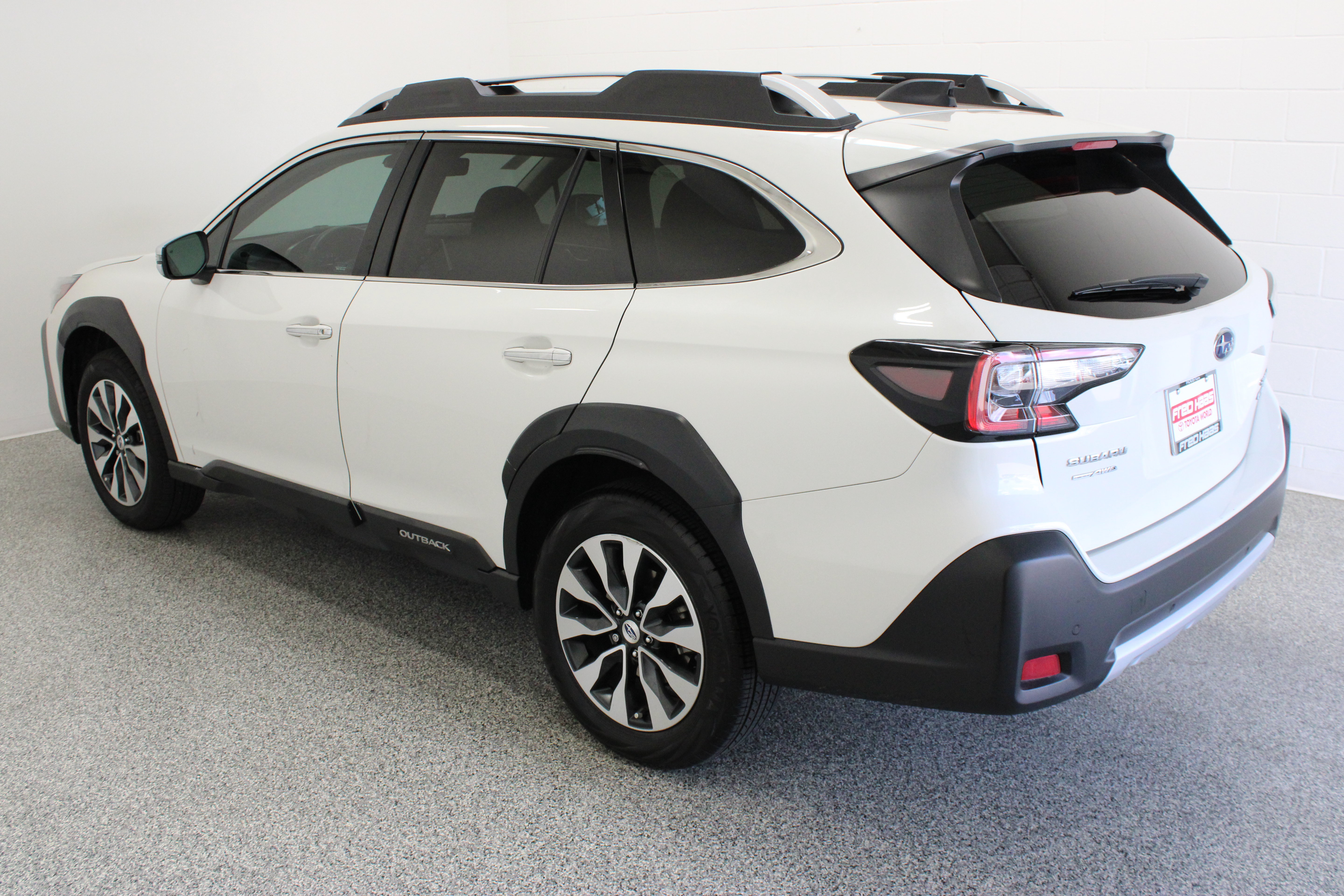 Used 2023 Subaru Outback Touring XT AWD/4WD image 9