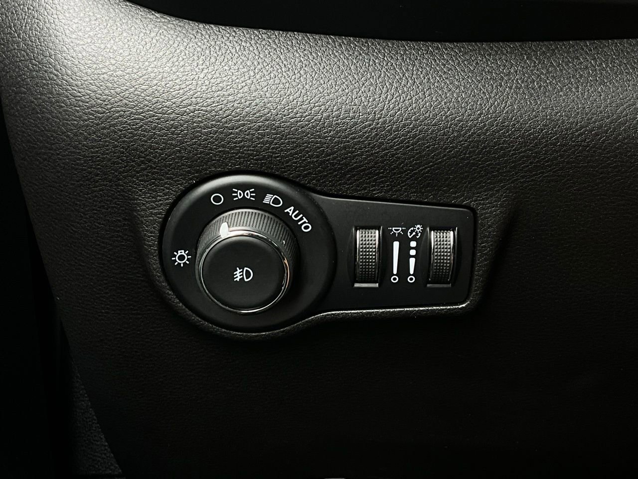 Used 2025 Jeep Compass Trailhawk image 21