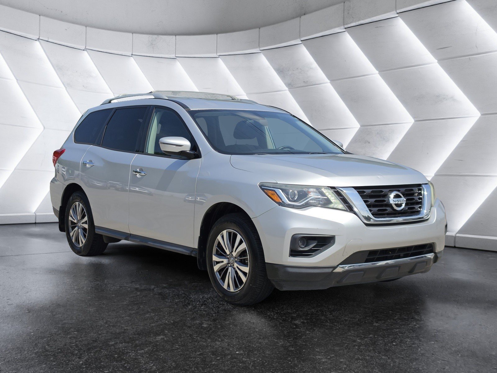 Used 2018 Nissan Pathfinder S FWD video 1