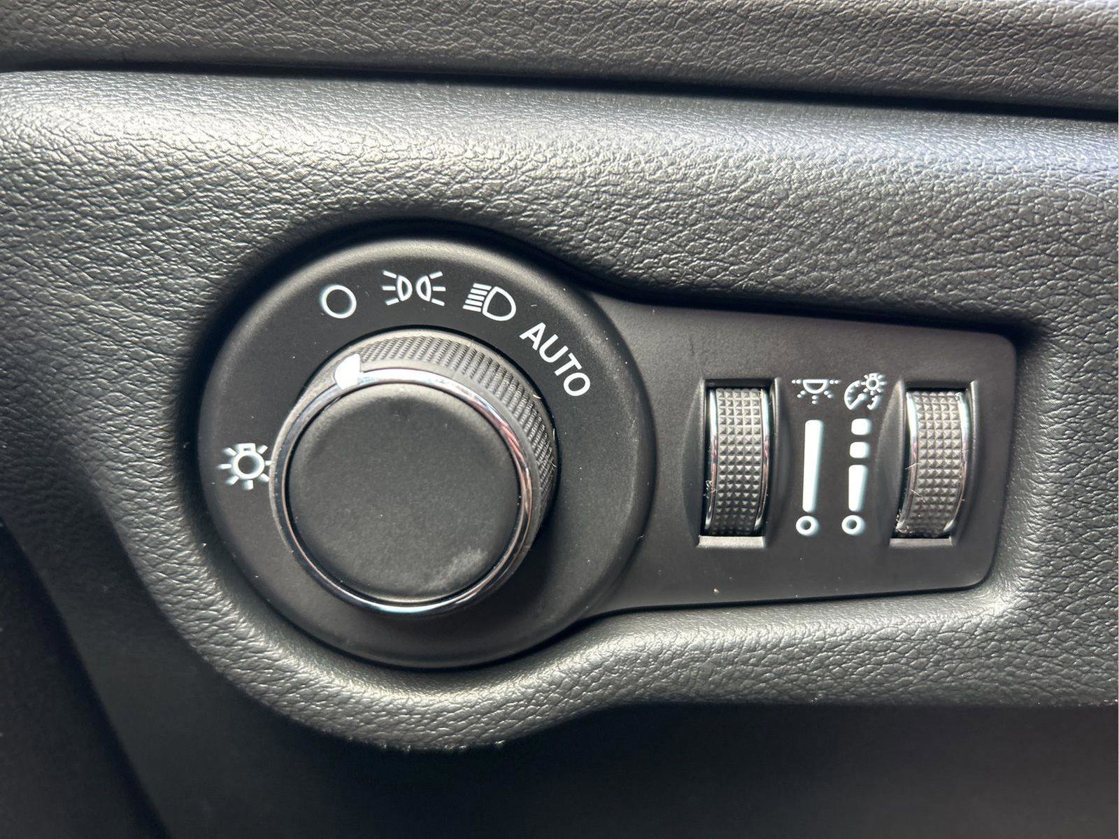 New 2026 Chrysler Voyager LX image 13