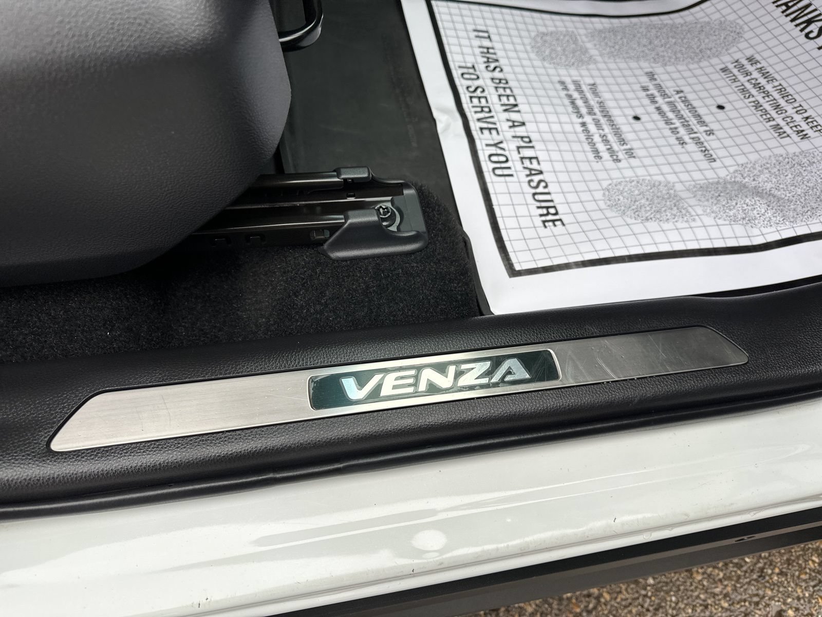Used 2023 Toyota Venza XLE AWD/4WD image 39