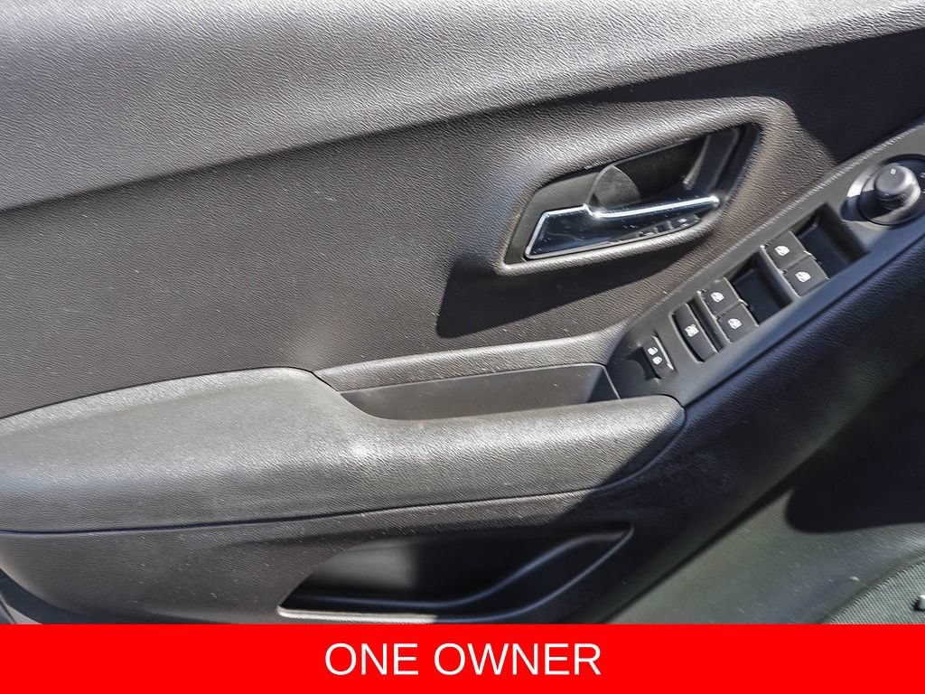 Used 2016 Chevrolet Trax LT w/ LT Sun and Sound Package FWD image 18