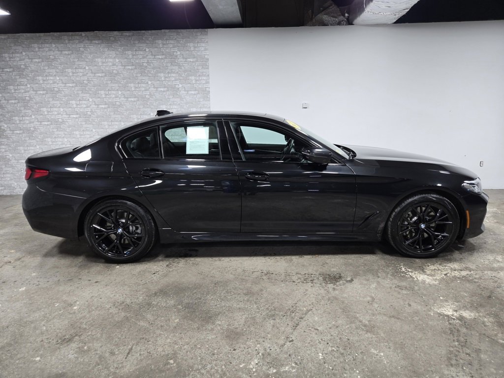 Used 2021 BMW 530e xDrive w/ M Sport Package image 3