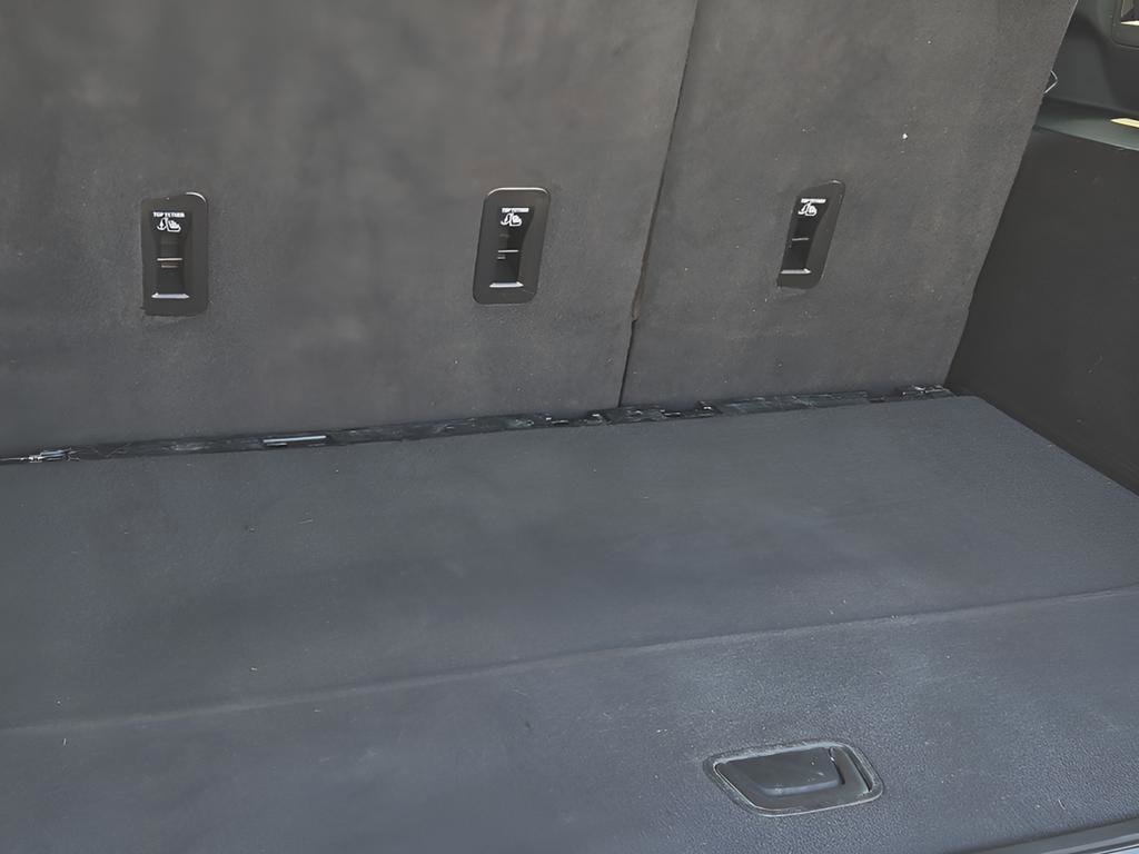 Used 2024 GMC Yukon XL Denali image 9