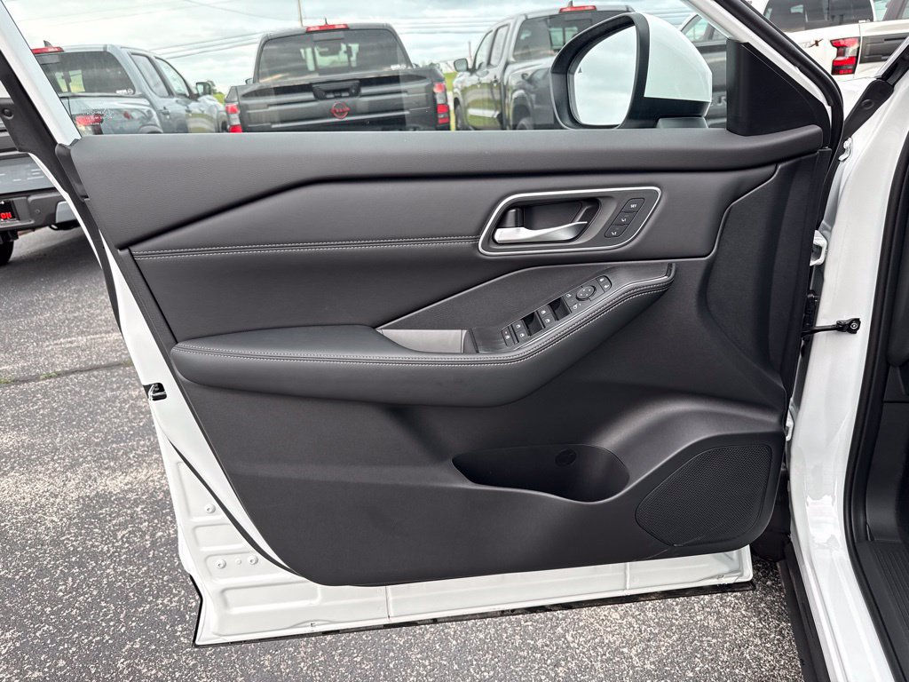 New 2026 Nissan Rogue Platinum w/ Platinum Premium Package AWD/4WD image 8
