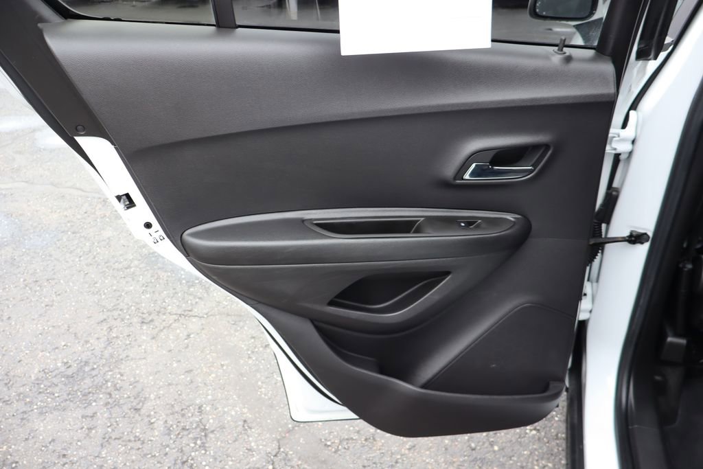 Used 2021 Chevrolet Trax LS w/ Tint and Cruise Package image 23